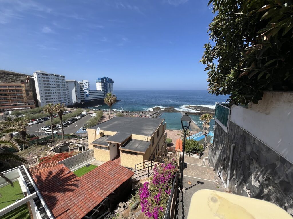 Vista exterior edificio Tarajal Seaview primera línea de mar Mesa del Mar